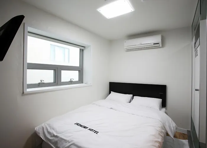 Ekonomy Myeongdong Hostel