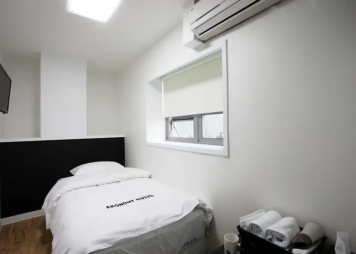 Ekonomy Myeongdong Seoul