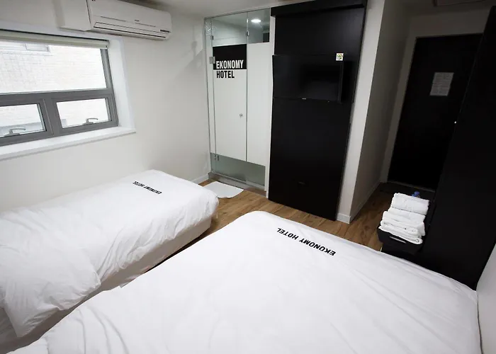 Hostel Ekonomy Myeongdong *