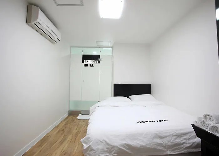 Ekonomy Myeongdong Seoul