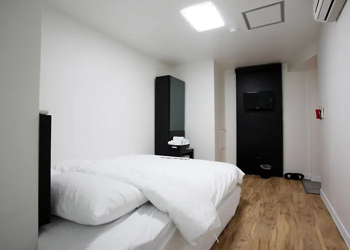 Hostel Ekonomy Myeongdong *
