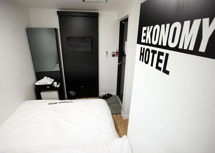 Ekonomy Myeongdong Seoul