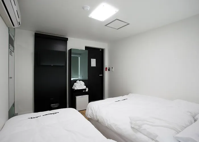 Hostel Ekonomy Myeongdong *